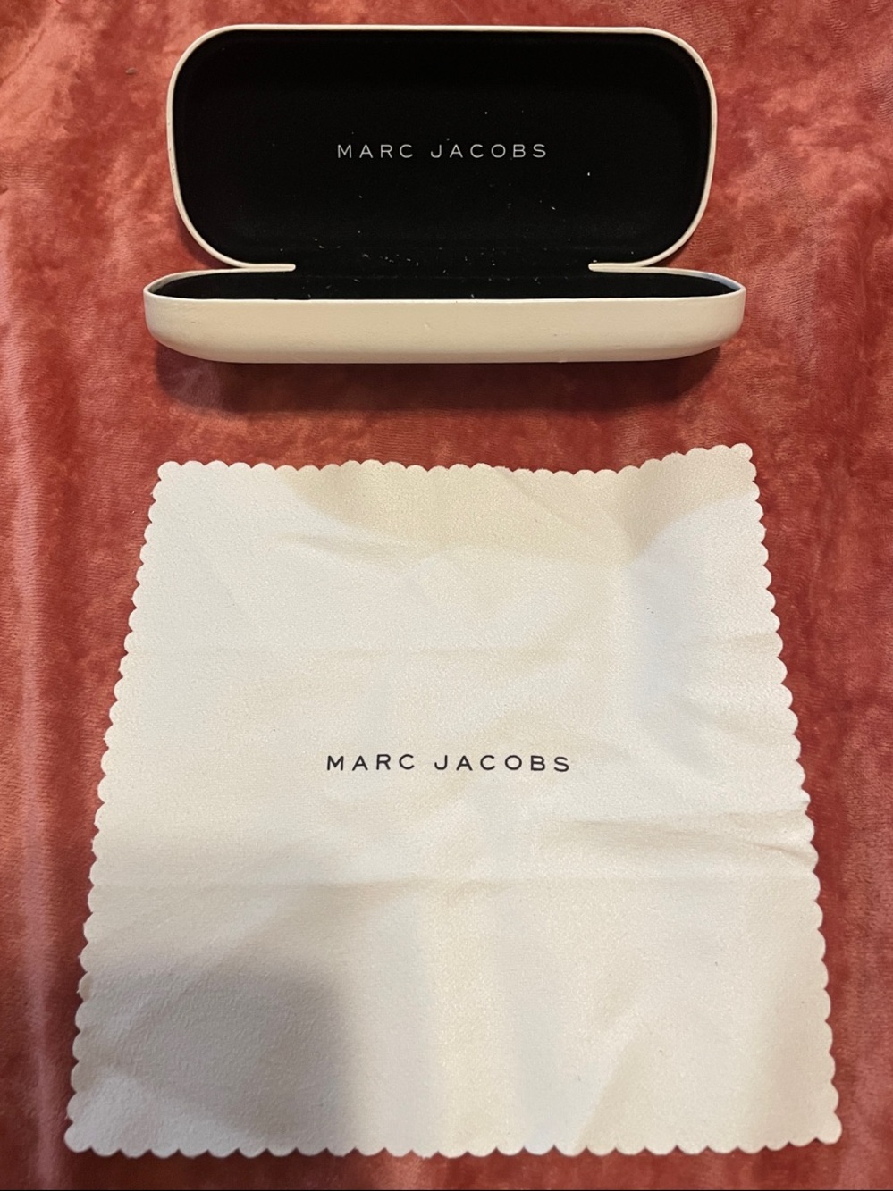 Marc Jacobs Cream Sunglasses Case with Matching Microfiber Cloth